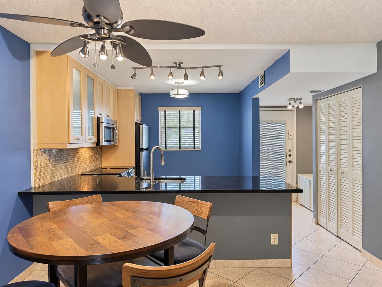 3150 Holiday Springs Boulevard, Unit 8-204, Margate, FL 33063 Photo