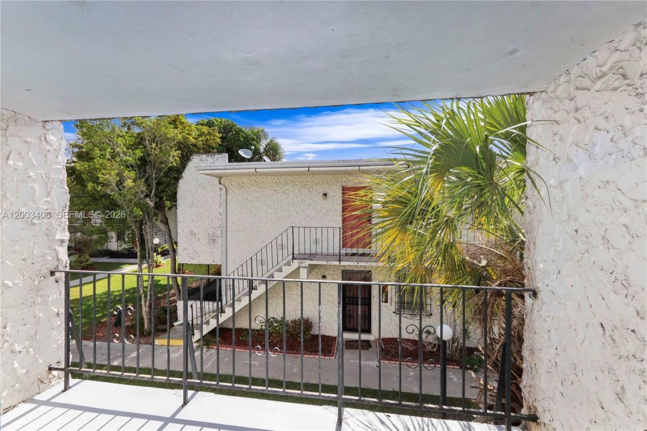 8701 SW 141st St, Unit L8, Palmetto Bay, FL 33176 Photo