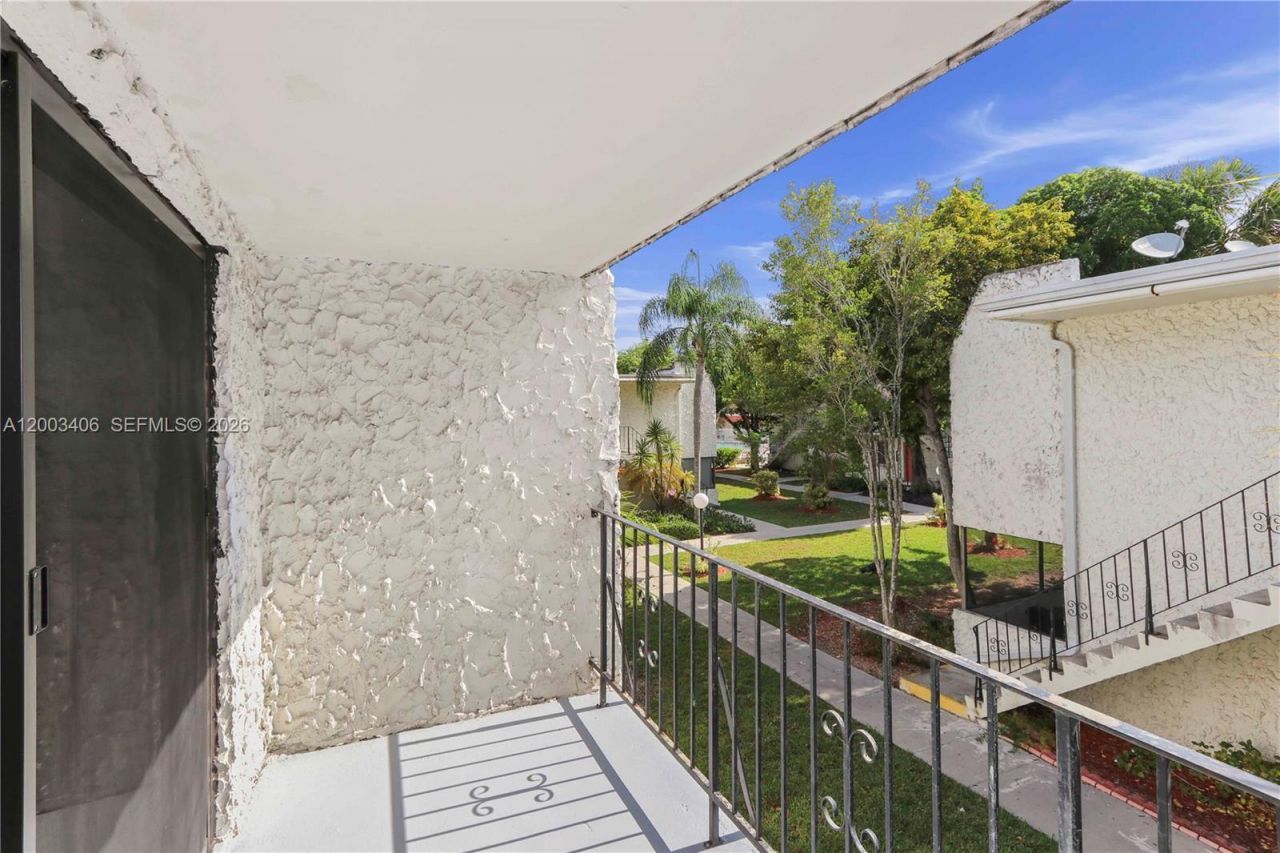 8701 SW 141st St, Unit L8, Palmetto Bay, FL 33176 Photo