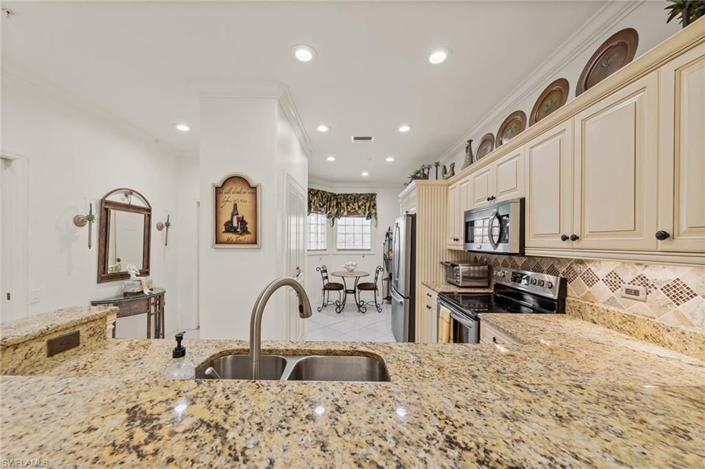 8239 Parkstone Pl, Unit 102, Naples, FL 34120 Photo