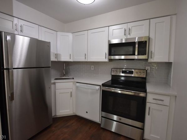 24 Sunrise Dr, Hanover, NJ 07981