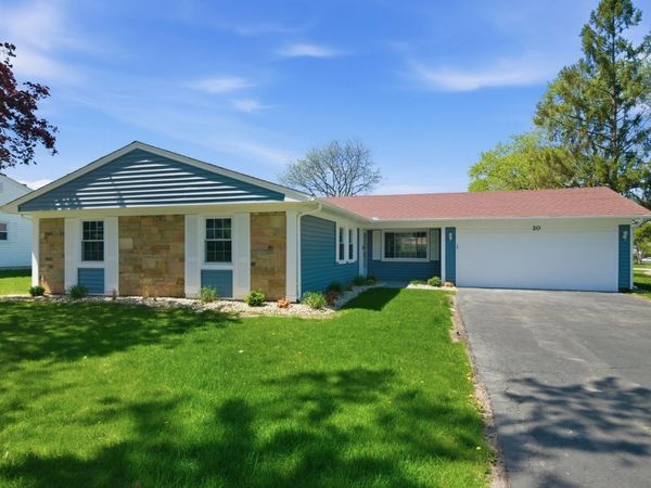 20 Emerson Drive , Schaumburg, IL 60194