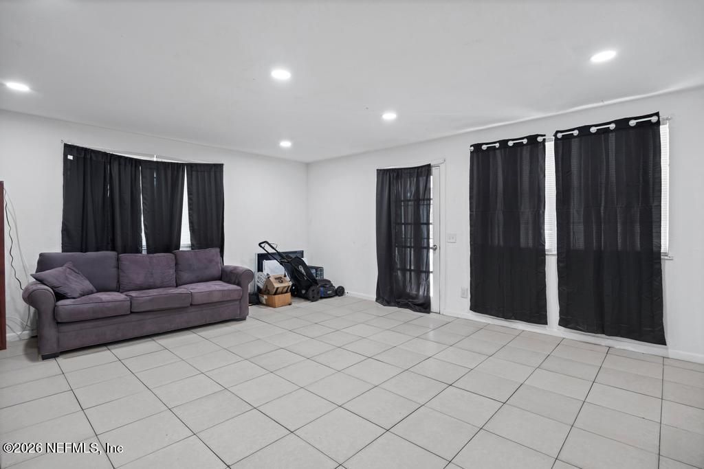 5210 Dodge Road, Jacksonville, FL 32209 Photo