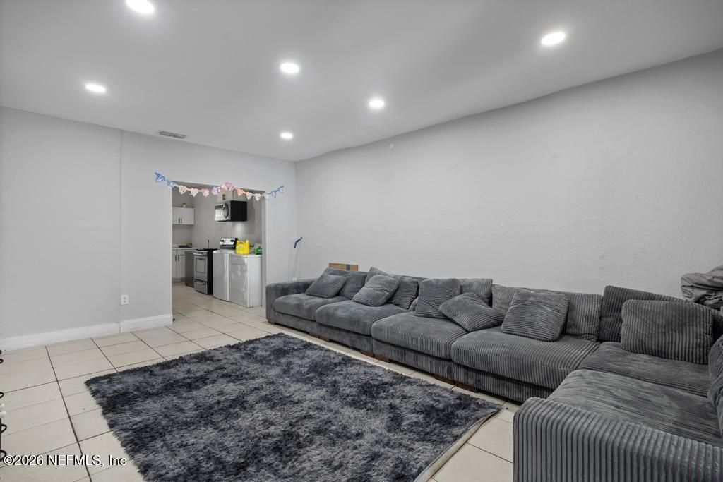 5210 Dodge Road, Jacksonville, FL 32209 Photo