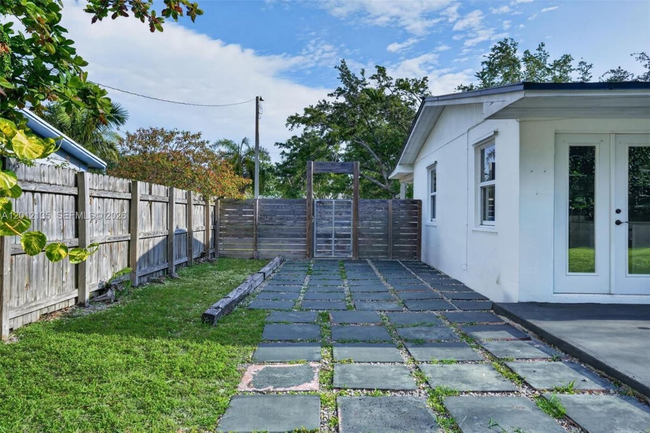 9240 Marine Dr, Cutler Bay, FL 33189 Photo