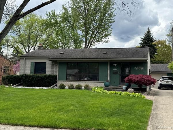 22901 Warner Street, Farmington, MI 48336