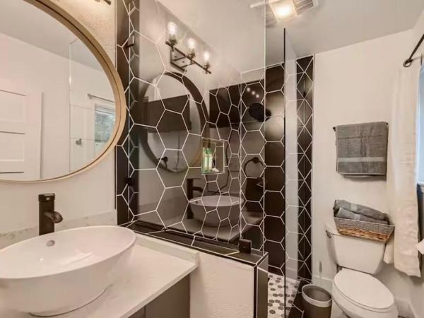5236 Meadow Creek DR, Austin, TX 78745