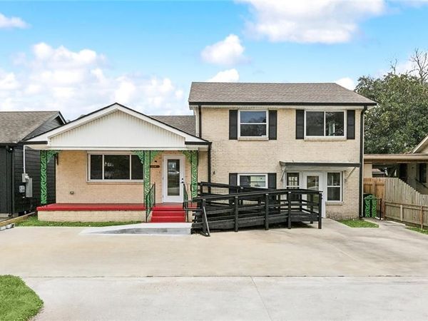 2219 PARIS Road , Chalmette, LA 70043