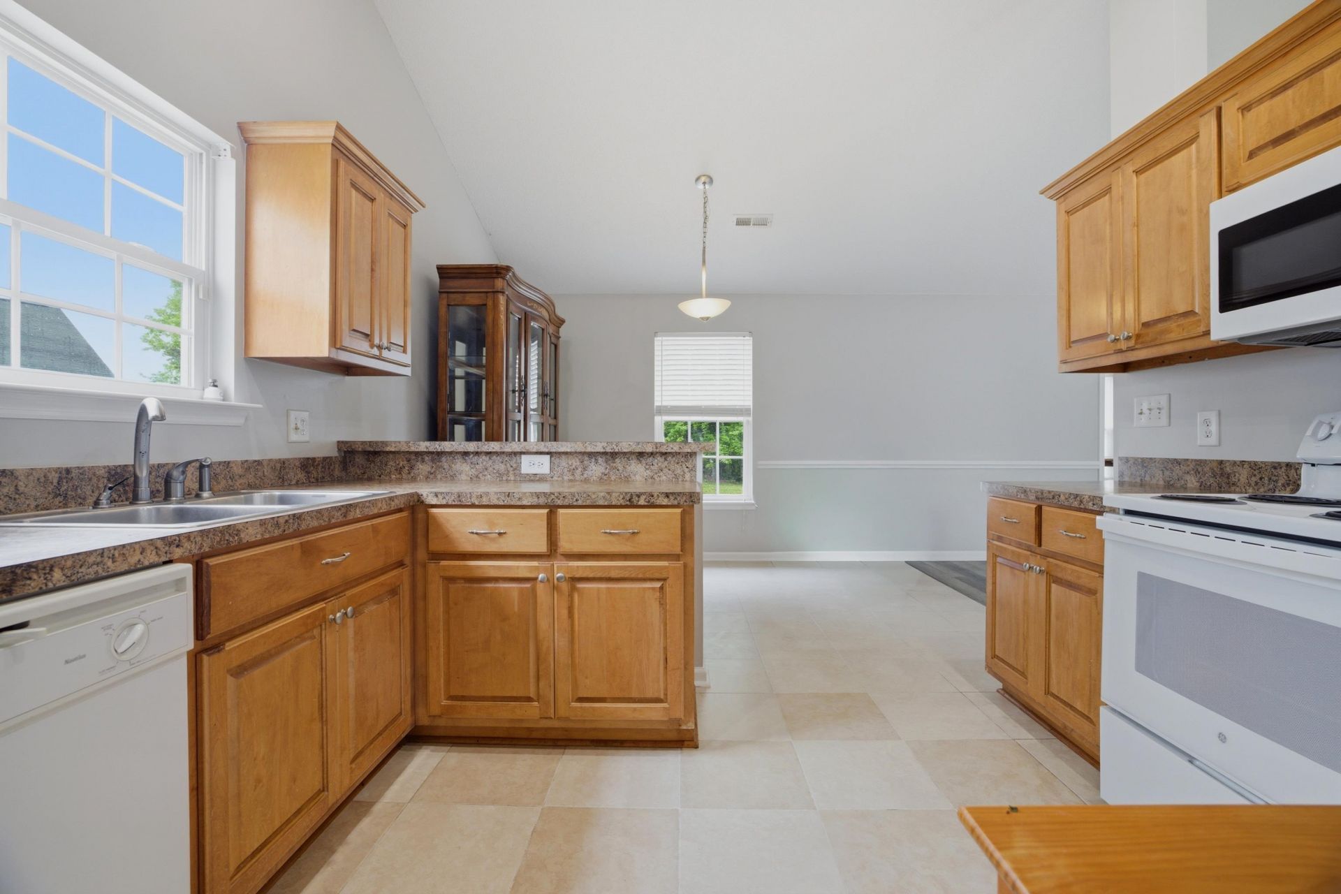 2707 Woodcreek Ln. Photo 12