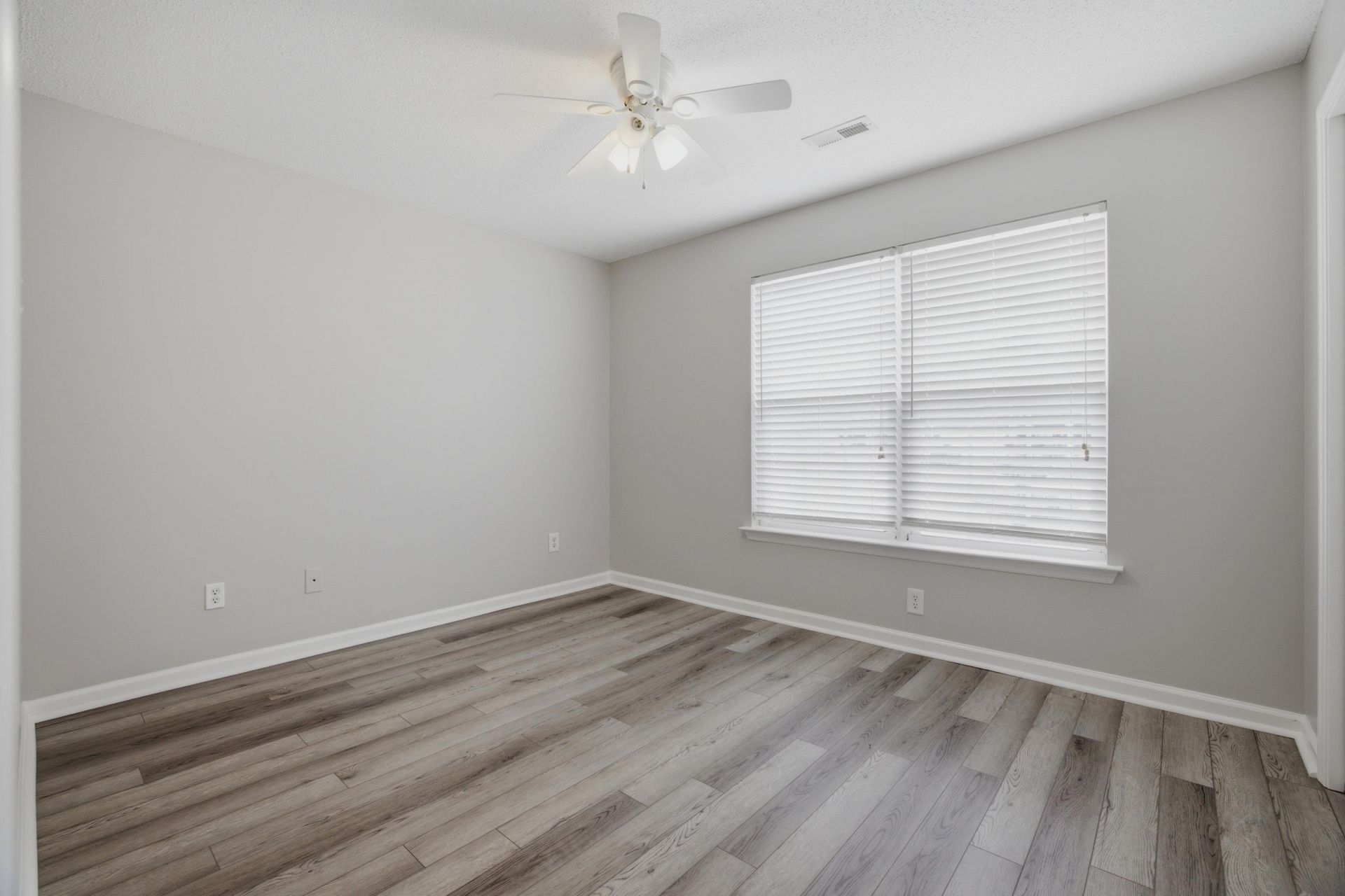 2707 Woodcreek Ln. Photo 22