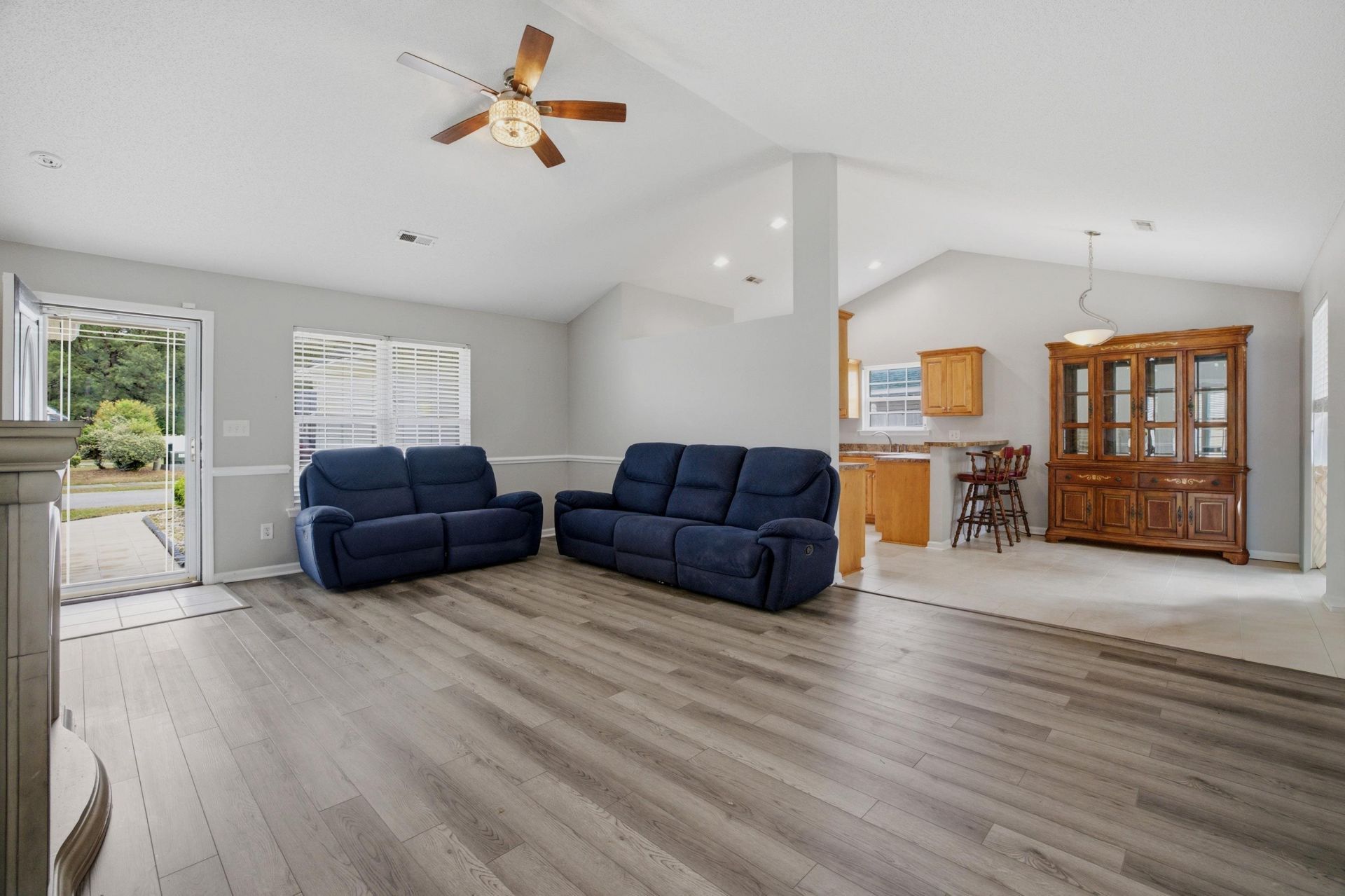 2707 Woodcreek Ln. Photo 5