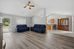 2707 Woodcreek Ln. photo 4