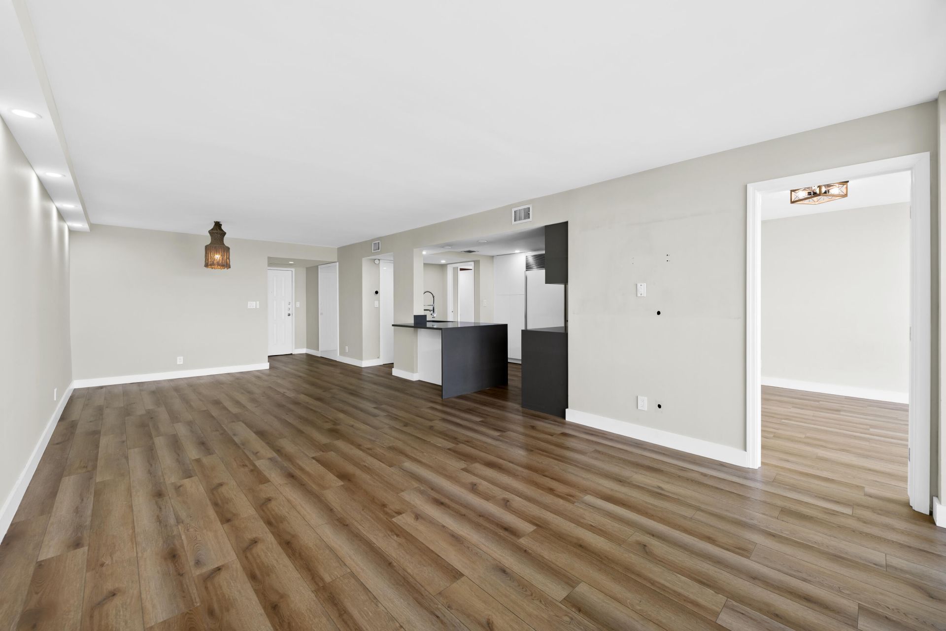 600 Parkview Drive, Unit 1029, Hallandale Beach, FL 33009 Photo