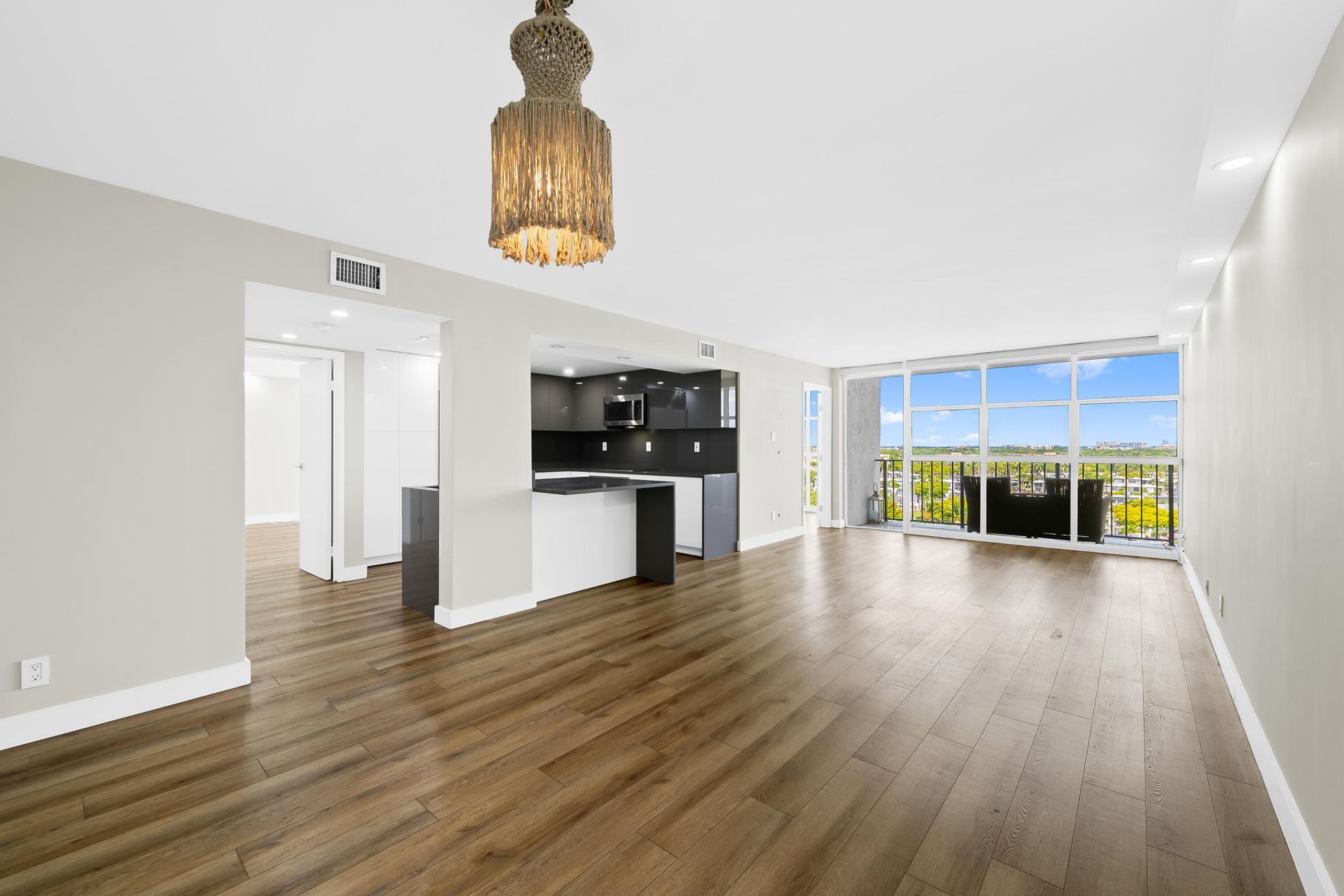 600 Parkview Drive, Unit 1029, Hallandale Beach, FL 33009 Photo