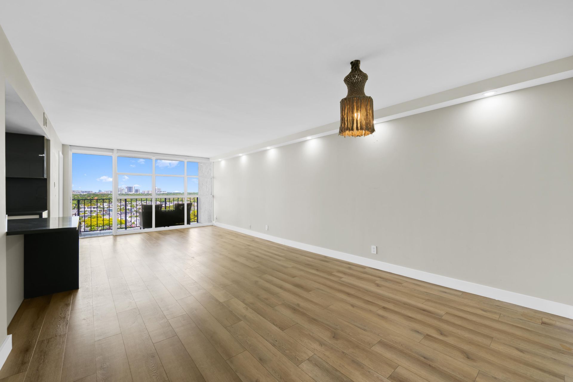600 Parkview Drive, Unit 1029, Hallandale Beach, FL 33009 Photo