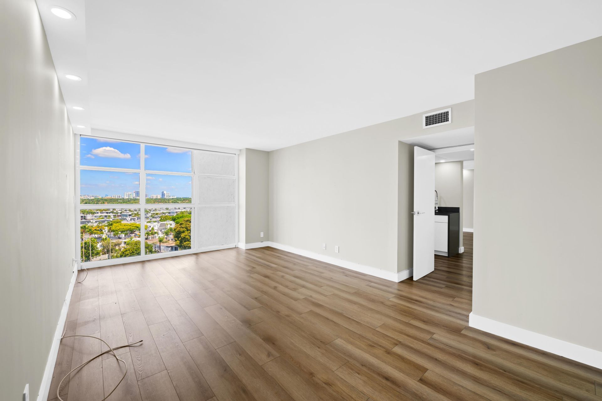 600 Parkview Drive, Unit 1029, Hallandale Beach, FL 33009 Photo