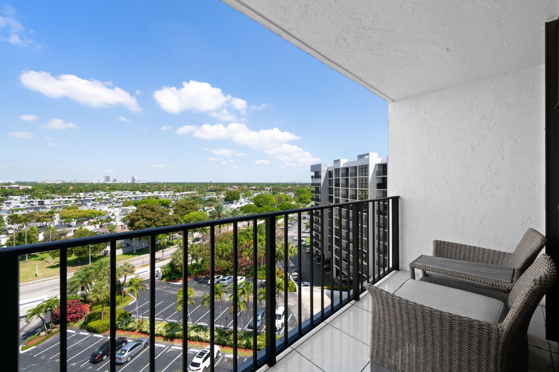 600 Parkview Drive, Unit 1029, Hallandale Beach, FL 33009 Photo