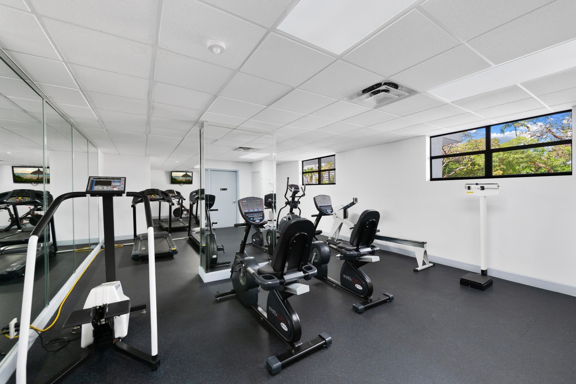 600 Parkview Drive, Unit 1029, Hallandale Beach, FL 33009 Photo