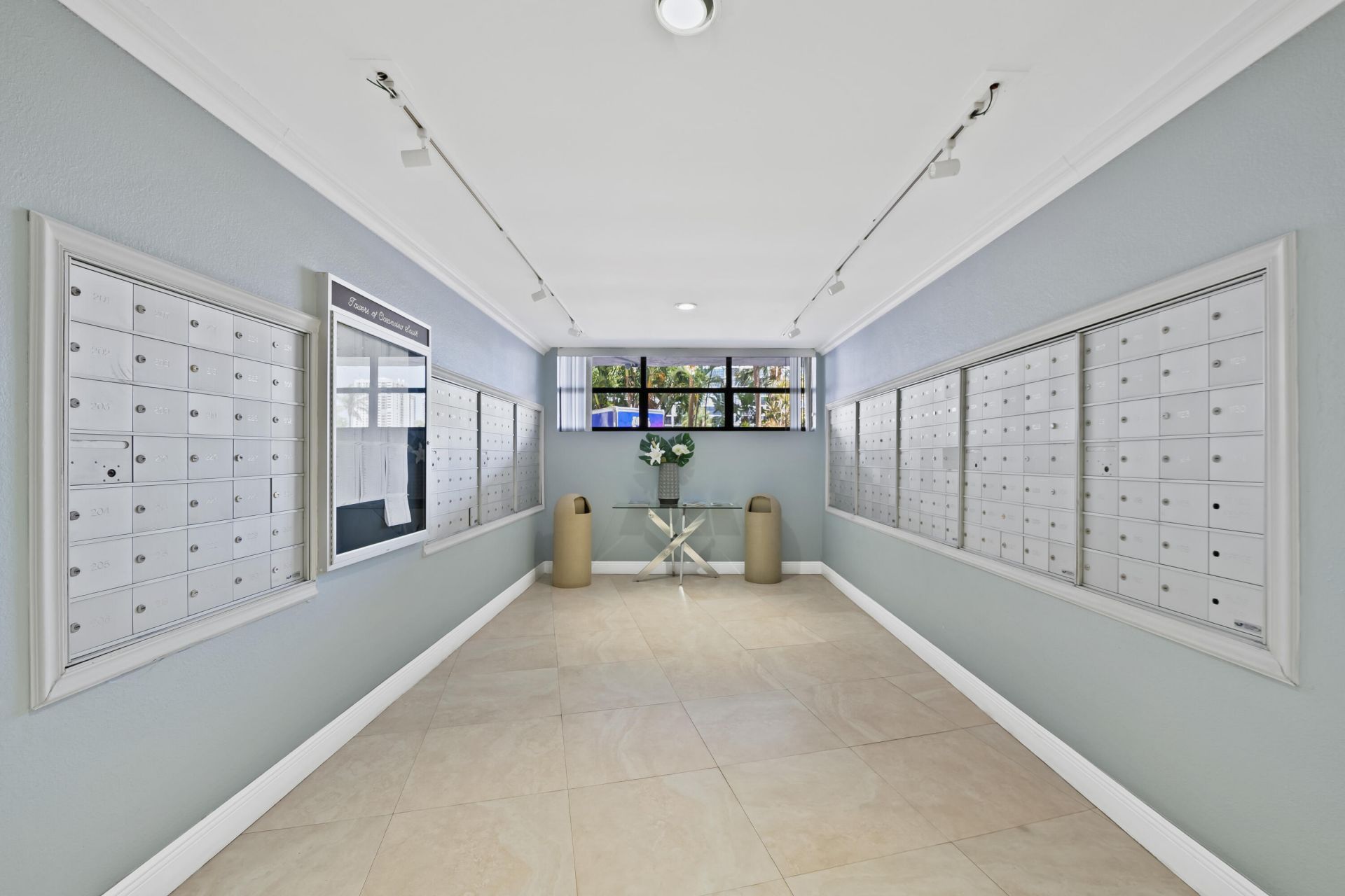 600 Parkview Drive, Unit 1029, Hallandale Beach, FL 33009 Photo