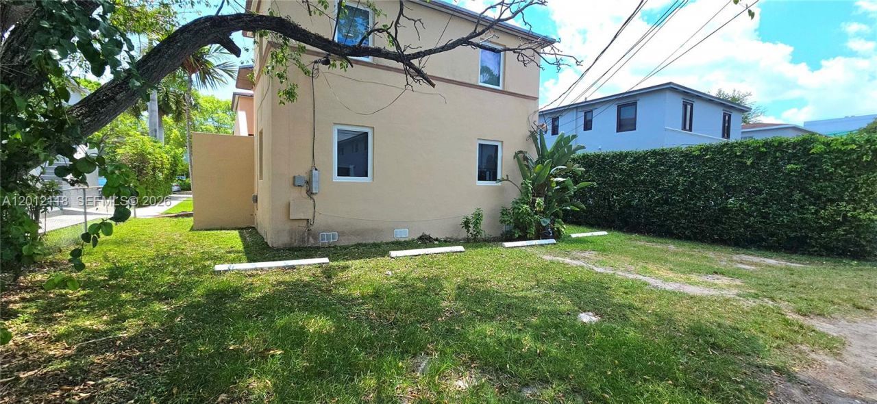 2355 SW 27th St , Unit 3, Miami, FL 33133 Photo