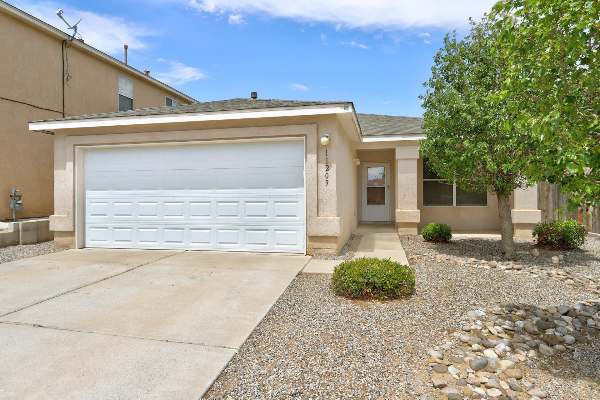11209 Red Robin Road Sw, Albuquerque, NM 87121 Main Photo