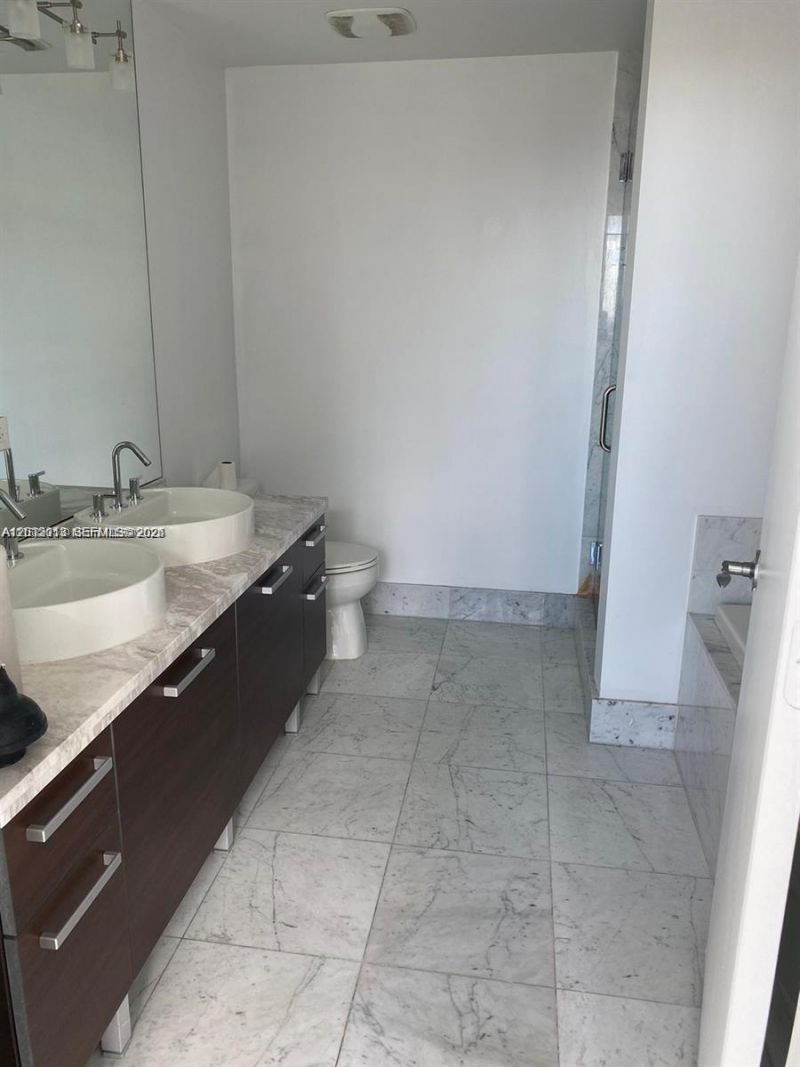 253 NE 2nd St, Unit 3002, Miami, FL 33132 Photo