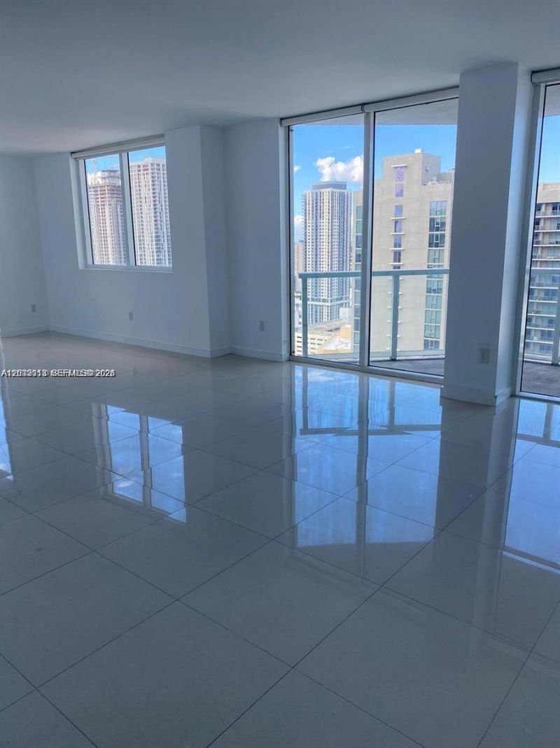 253 NE 2nd St, Unit 3002, Miami, FL 33132 Photo
