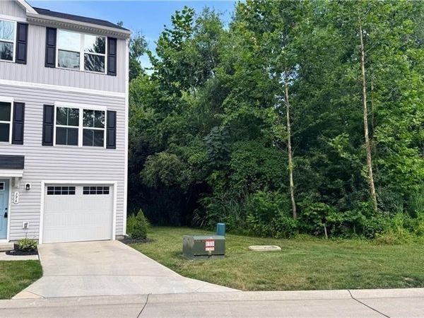 196 Raintree Lane , Painesville, OH 44077