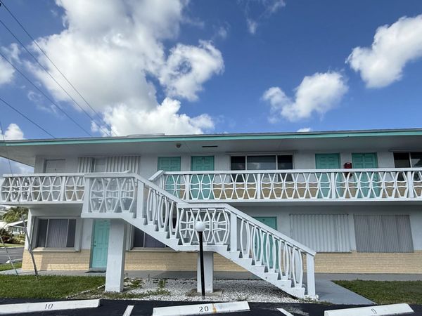 2102 Lake Osborne Drive, Unit 20, Lake Worth Beach, FL 33461