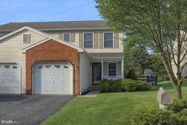 24 GRASSHOPPER COURT, MYERSTOWN, PA 17067
