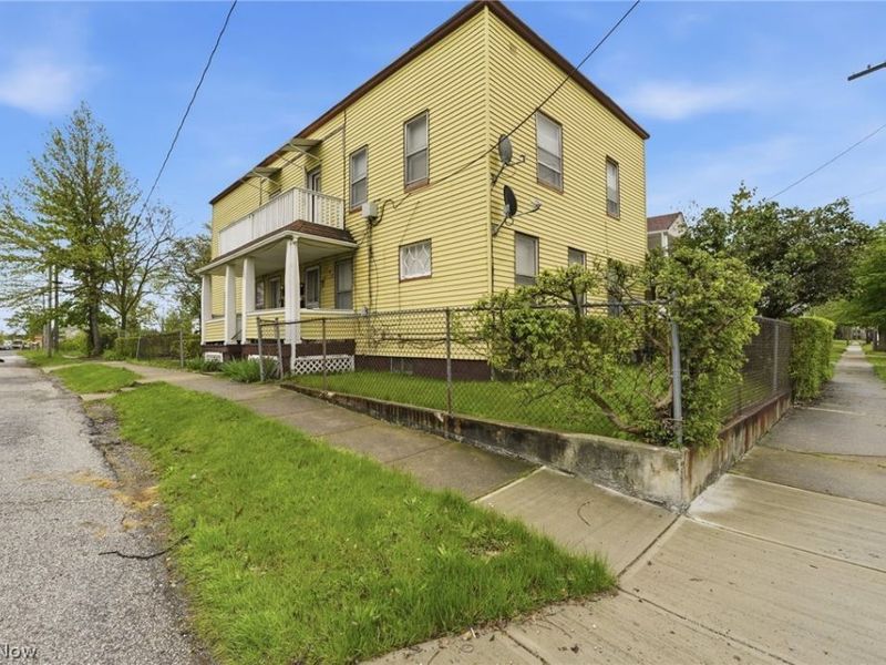 689 Midland Avenue, Cleveland, OH 44110 Photo 2