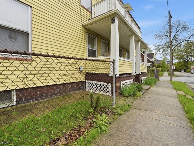689 Midland Avenue, Cleveland, OH 44110 Photo 3