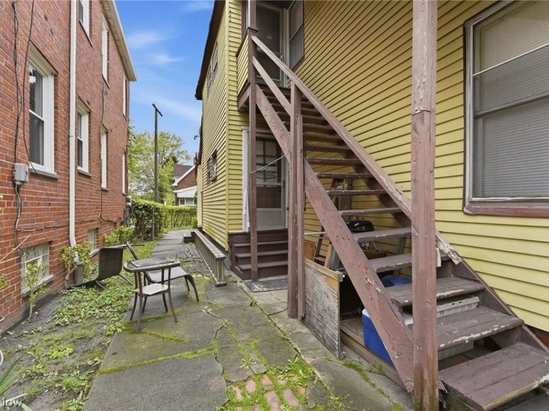 689 Midland Avenue, Cleveland, OH 44110 Photo 6