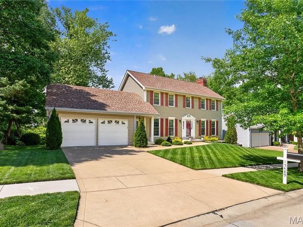 15489 Long Castle Forest Court , Chesterfield, MO 63017