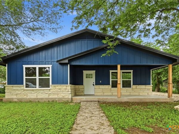 827 Clearfork Street , Lockhart, TX 78644