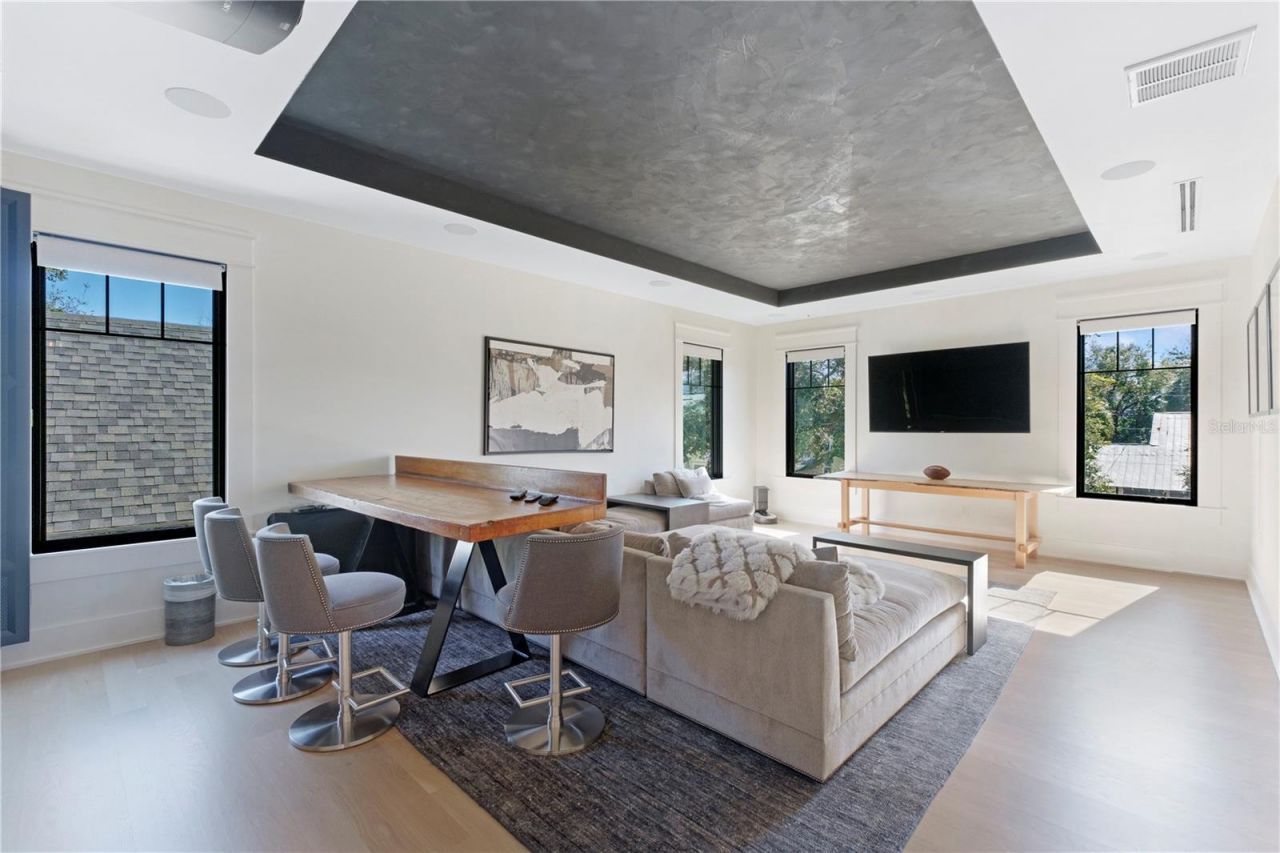 319 W Frances Avenue, Tampa, FL 33602 Photo