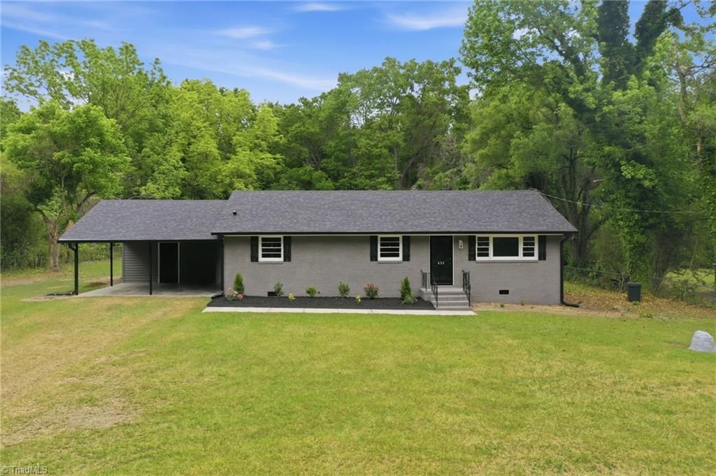 633 Atwater Road, Burlington, NC 27217 Main Photo