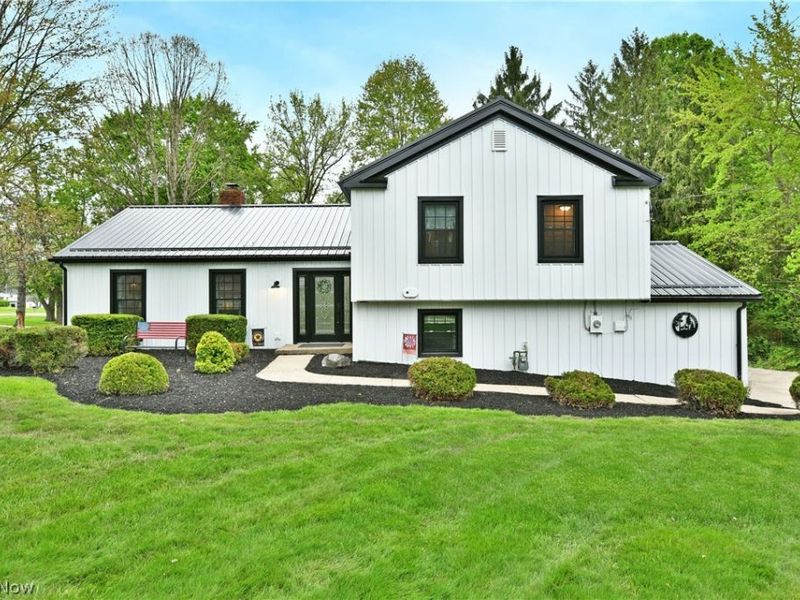 8093 S Park Drive, Garrettsville, OH 44231 Photo 1