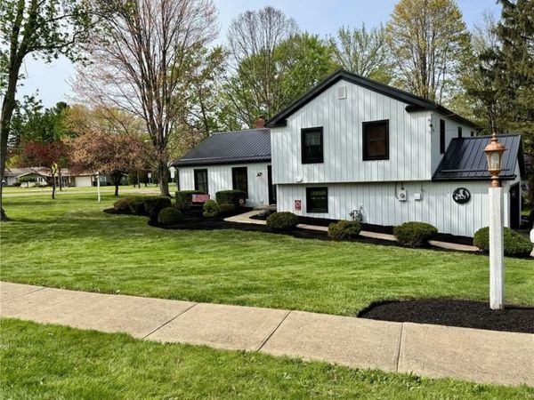 8093 South Park , Garrettsville, OH 44231