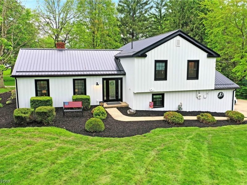8093 S Park Drive, Garrettsville, OH 44231 Photo 3