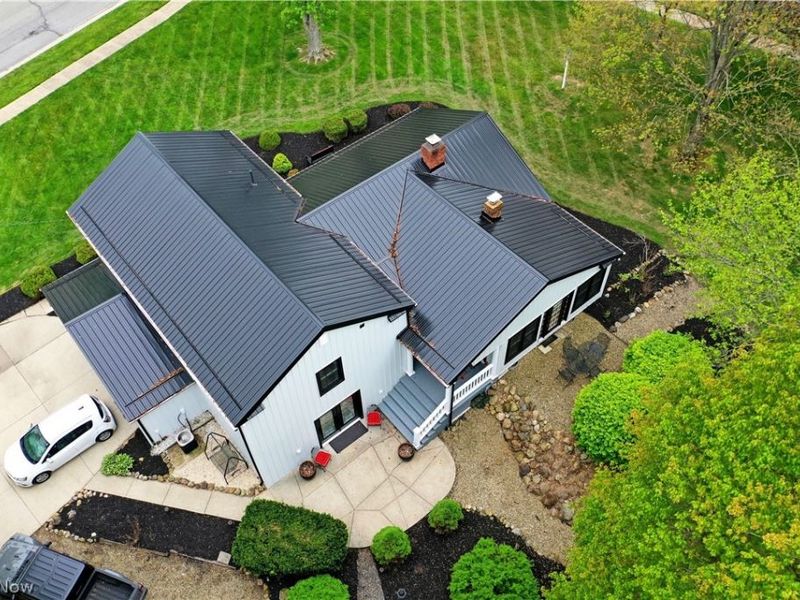 8093 S Park Drive, Garrettsville, OH 44231 Photo 4