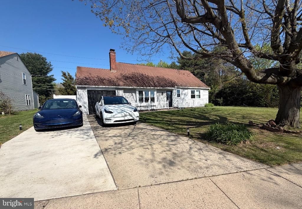 609 S QUEEN ANNE DRIVE , FAIRLESS HILLS, PA 19030