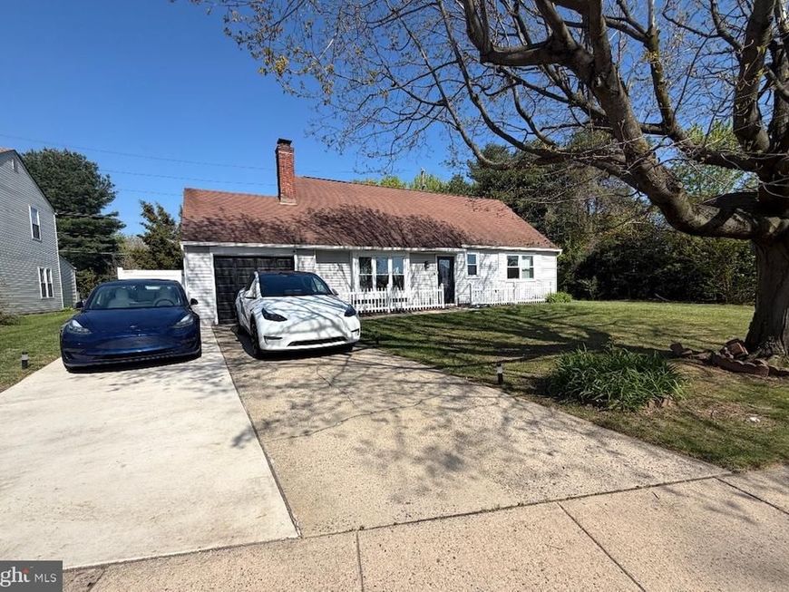 609 S Queen Anne Drive , Fairless Hills, PA 19030 Main Photo