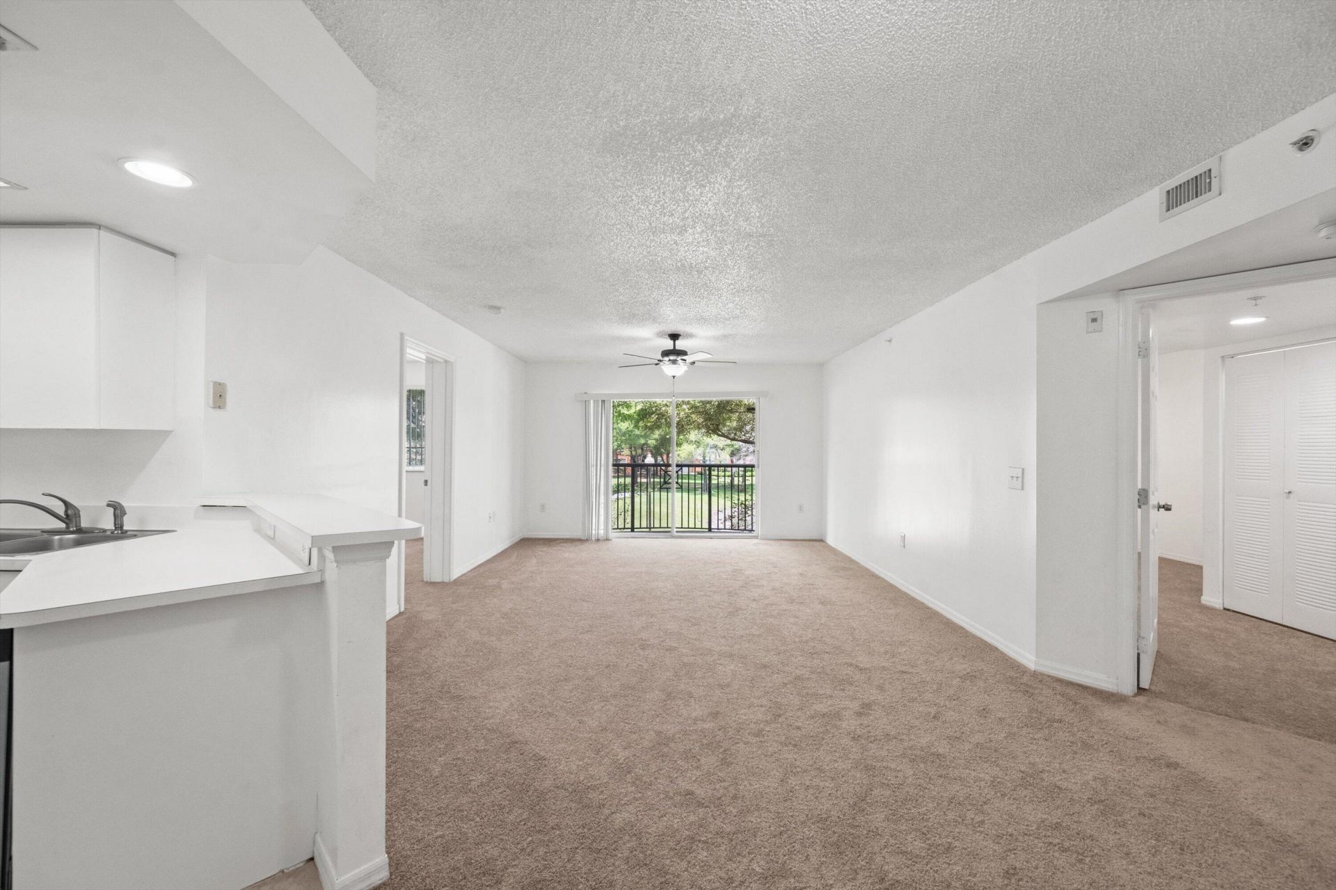 4159 N Haverhill Road, Unit 1307, West Palm Beach, FL 33417 Photo
