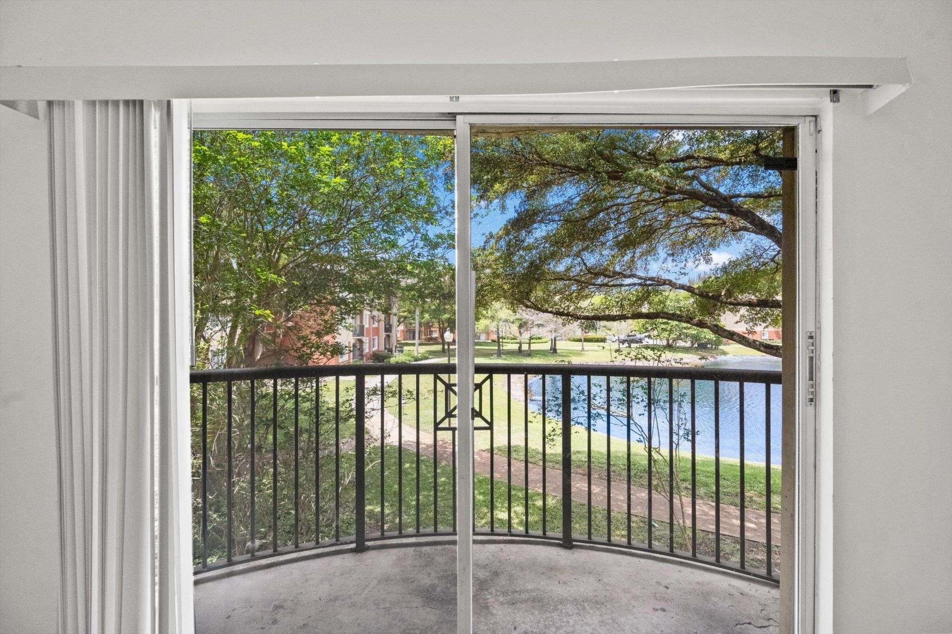 4159 N Haverhill Road, Unit 1307, West Palm Beach, FL 33417 Photo