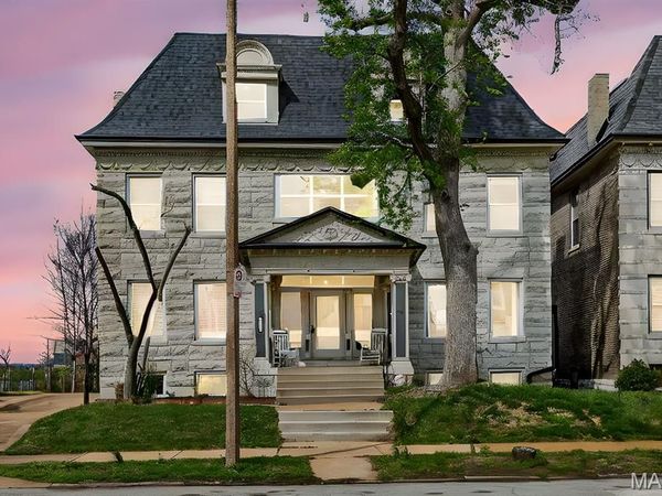 5137 Washington Place, St Louis, MO 63108