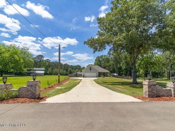 607 Brooks Avenue, Pelahatchie, MS 39145