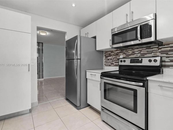 950 NE 199th St , Unit 2H, Miami, FL 33179