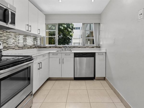 950 NE 199th St , Unit 2H, Miami, FL 33179