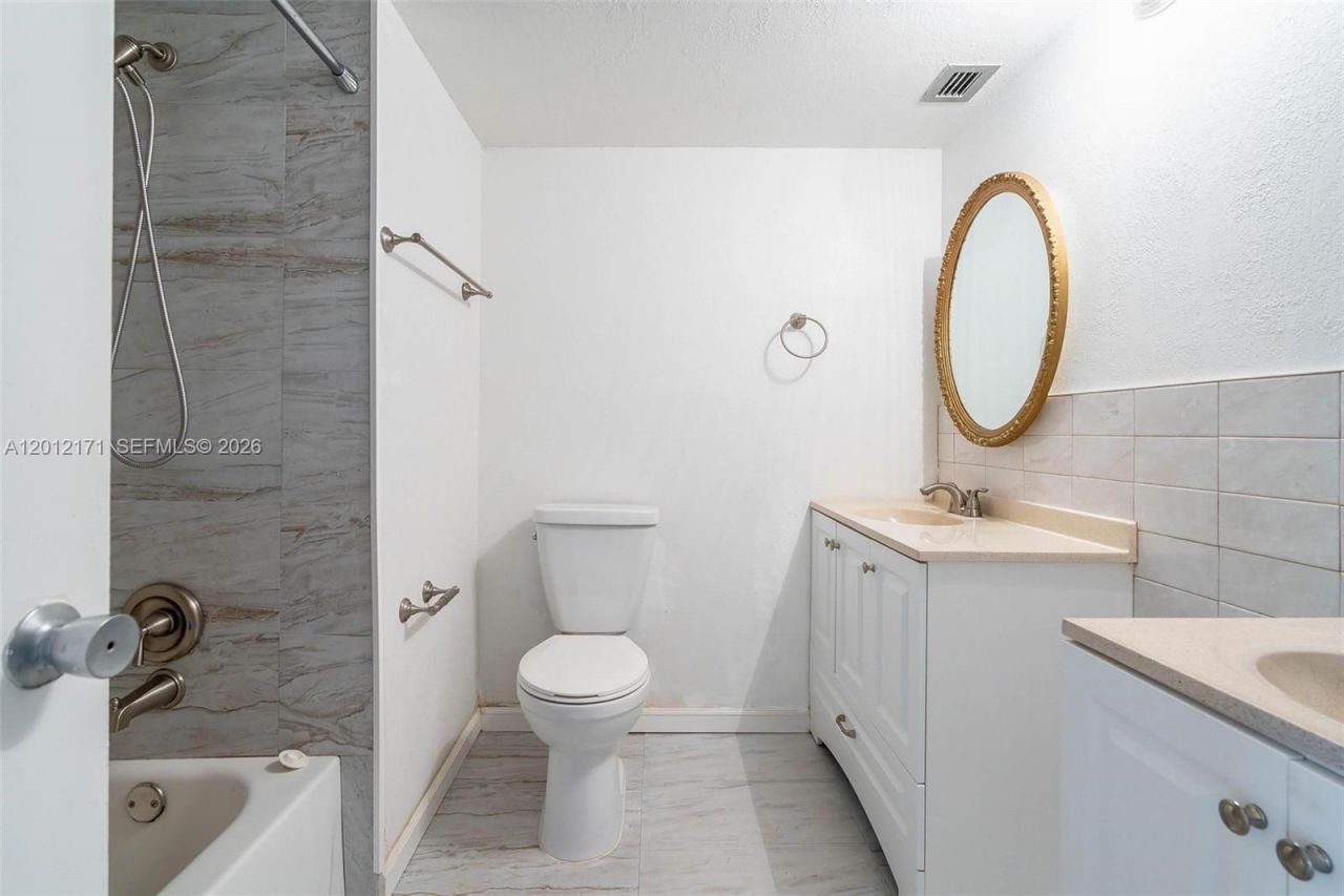 950 NE 199th St , Unit 2H, Miami, FL 33179 Photo